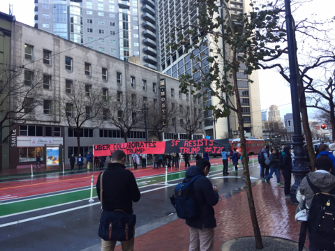 トランプ反対派、Uber本社ビルをバリケード封鎖  Business Insider Japan
