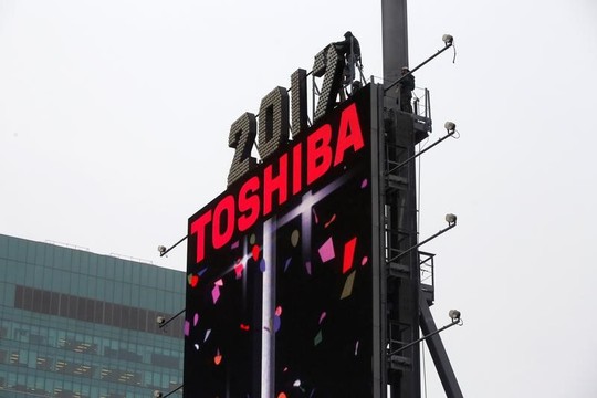 2017-01-30T031733Z_1_LYNXMPED0T04H_RTROPTP_3_TOSHIBA-OUTLOOK
