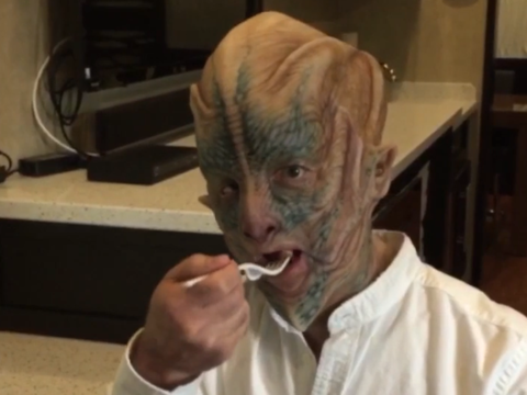 アマゾンのジェフ ベゾス ロボットイベントで巨大ロボットを操縦 Business Insider Japan