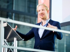 TEDで絶賛! ベーシックインカムの導入を求めるスピーチ