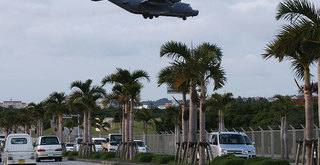 「基地への感情は重すぎて沖縄は沈んでしまう」復帰45年に交錯する本土への感情