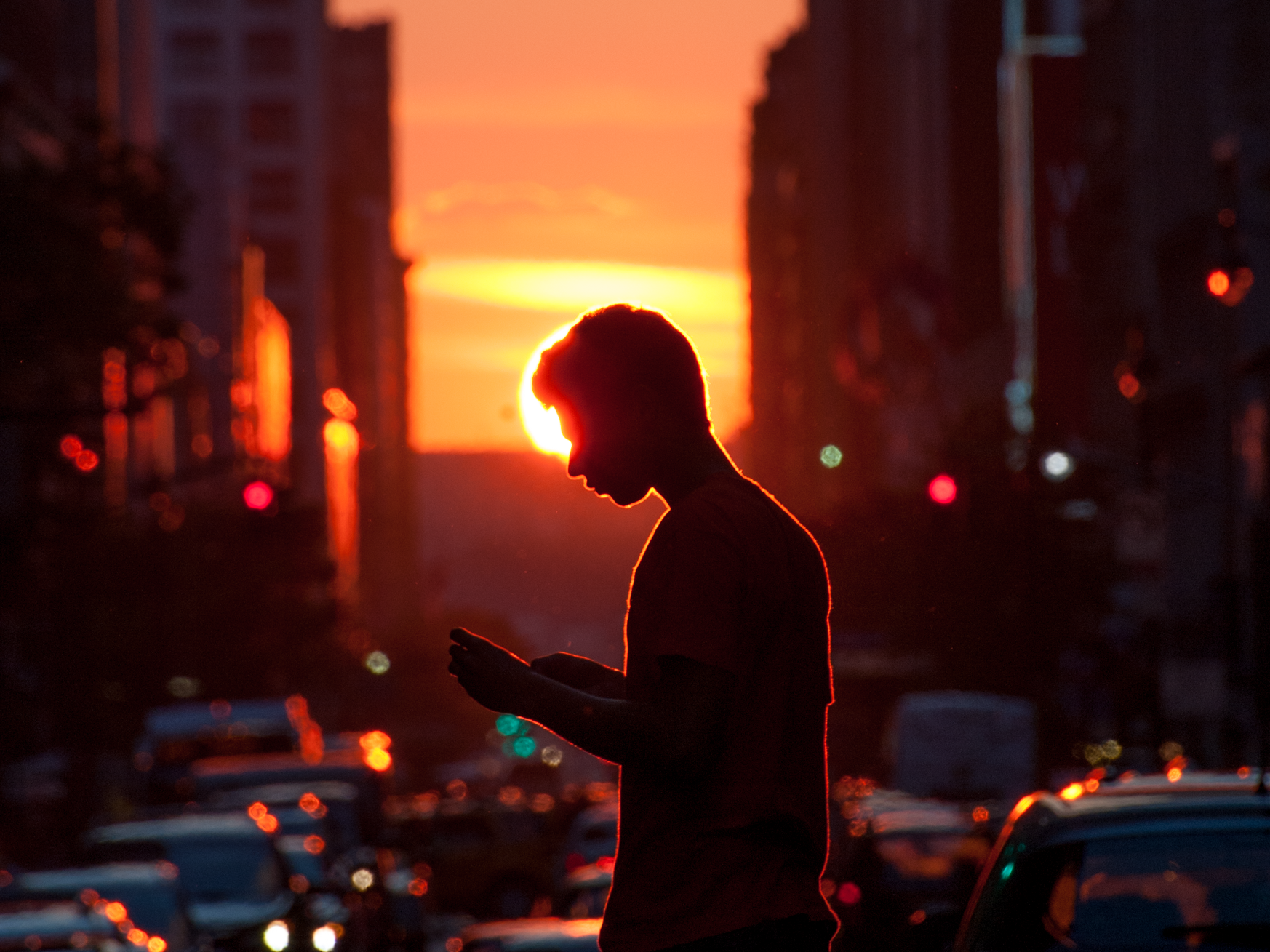 ニューヨークの夕日の奇跡、夏に2度だけ起きる”マンハッタンヘンジ