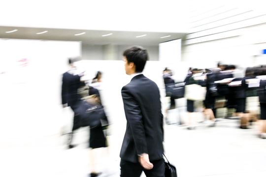 就活生が道行く様子