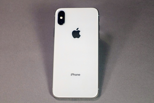 Iphone X 開封速攻レビュー このサイズ感と有機el大画面はアリだ Business Insider Japan