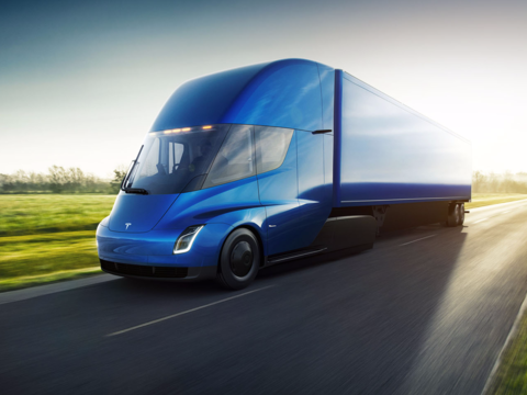 テスラがevトラックを発表 運転席はセンターに 写真 Business Insider Japan