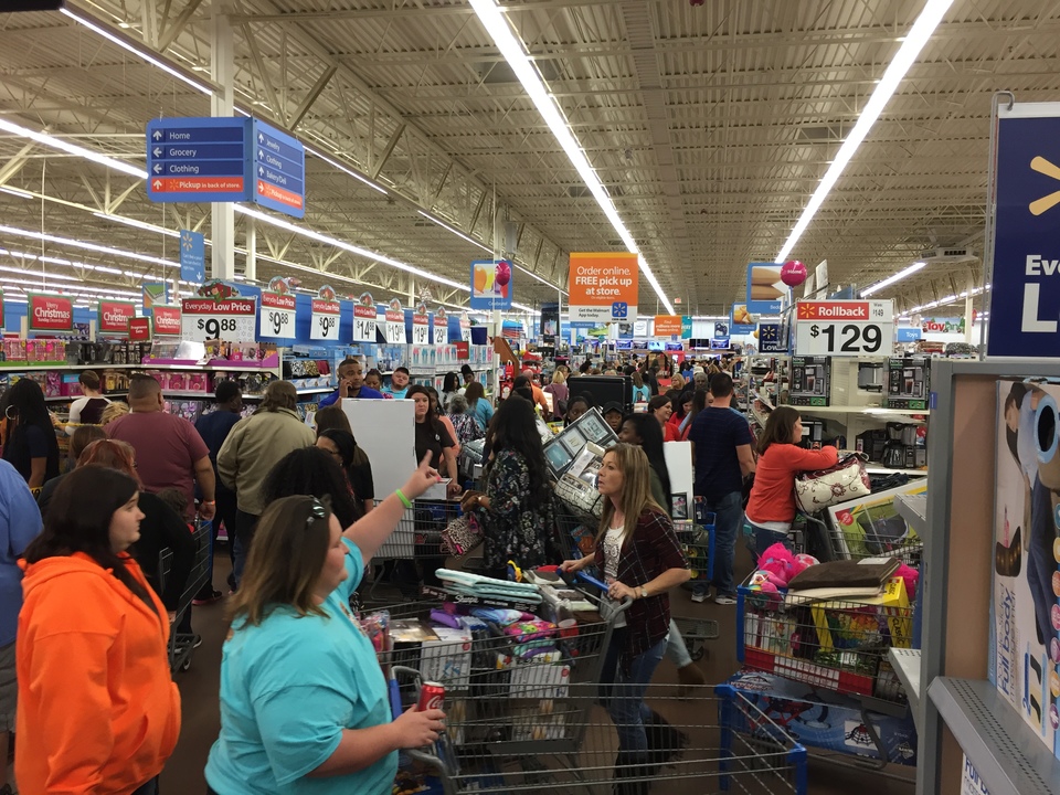 ウォルマートのブラックフライデーに行ってみた —— 予想と違った Business Insider Japan