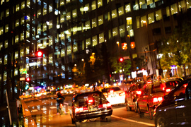 総合商社パワハラの実態 —— 20代“下積み”の理不尽、焼きそばハイボールに携帯投げ捨て…