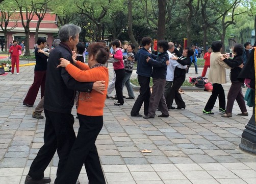 広場ダンス