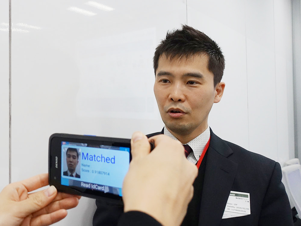 顔認証QRコード