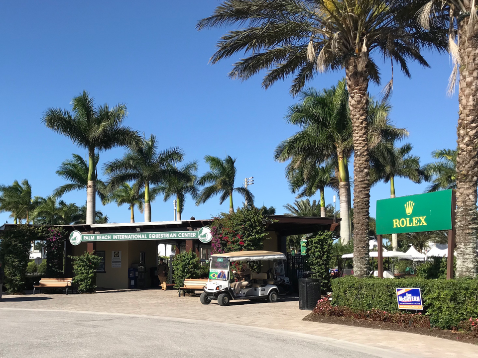 近隣に屋敷やマンションを持っている馬術愛好家もいるが、ウェリントンはまさにそのための町。