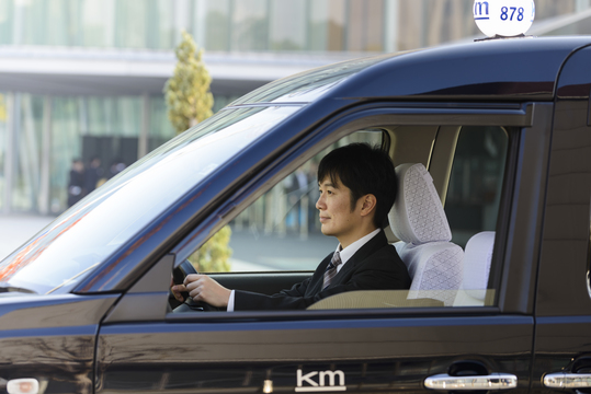 早慶有名私大の新卒がなぜタクシードライバーに?親ブロックも説き伏せた決め手とは