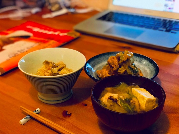 舞茸のお粥サクッと作るインスタ映え“料理男子” —— 女性が料理しなくても「気にしない」