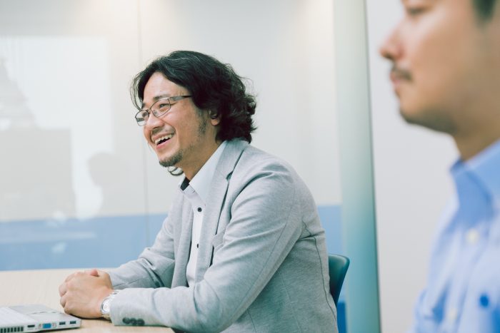 インタビューに答える竹内さん