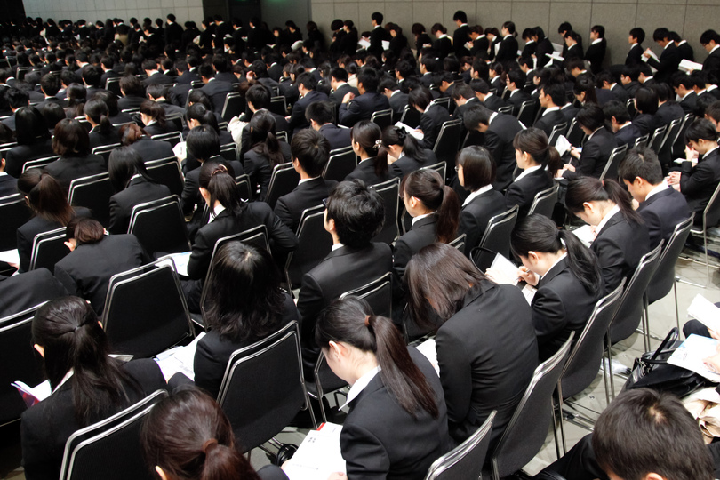 売り手市場ってどこだ!100社エントリー、半数は就活苦戦——“学生視点”サービス起業も