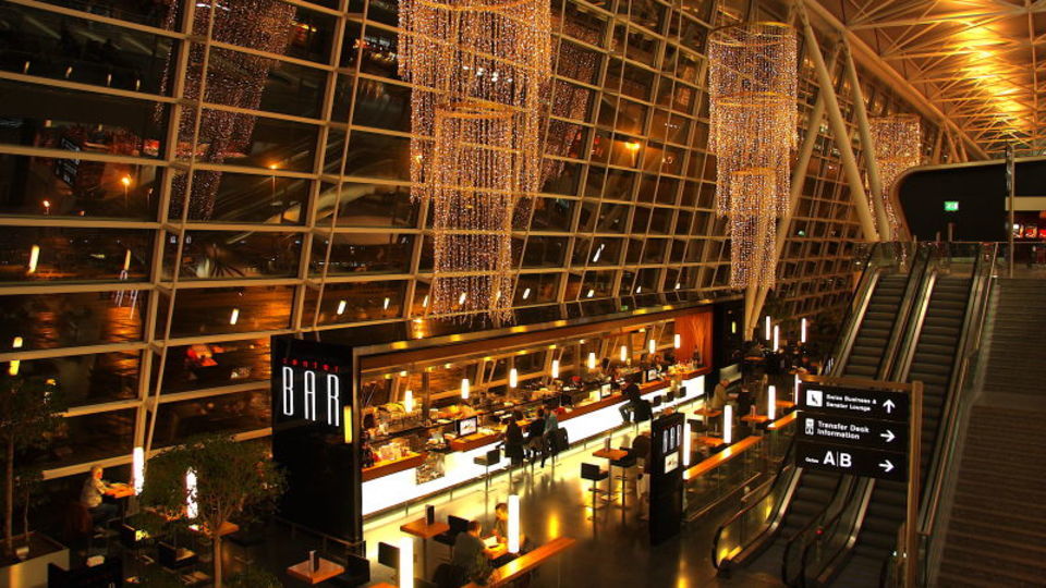 空港のバーを賢く利用する6つの方法