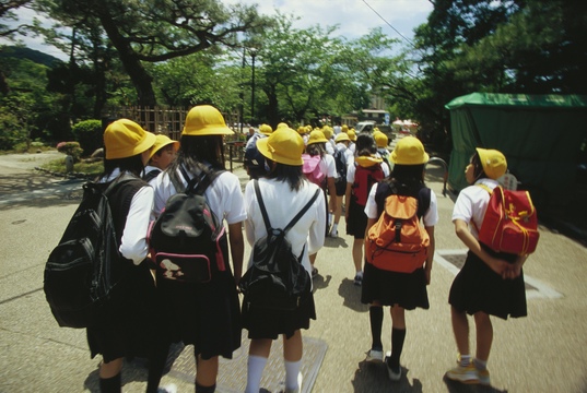 水筒もエアコンもプール授業の上着も禁止 外遊び強要 熱中症軽視する小学校の過酷な夏ルール Business Insider Japan