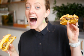 グーグルの親会社が支援するロボット・メイド・バーガーを試してみた