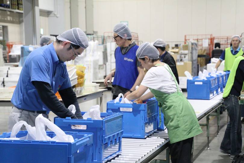 こども宅食箱詰め