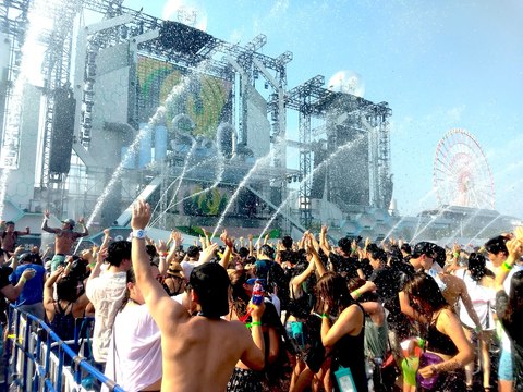 「タイの水かけ」「無人島」...ミレニアルが熱狂する音楽フェス2018夏は「自然&チルアウト」