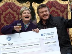 宝くじが当たると、人は本当に幸せになれるのか？