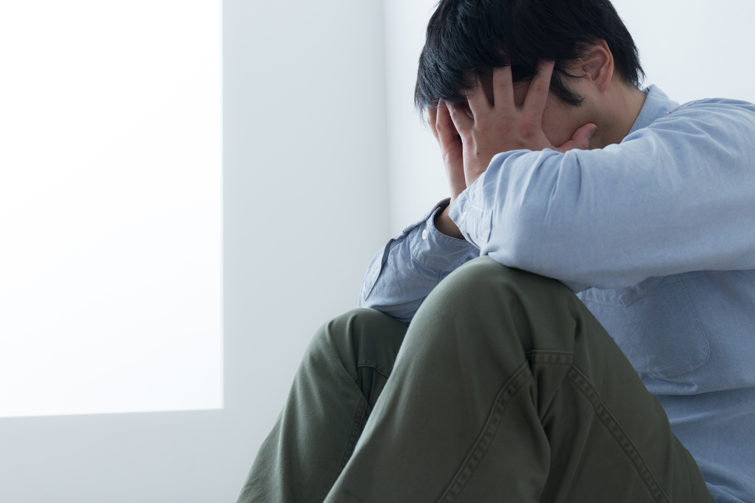 ストレスで苦しむ男性