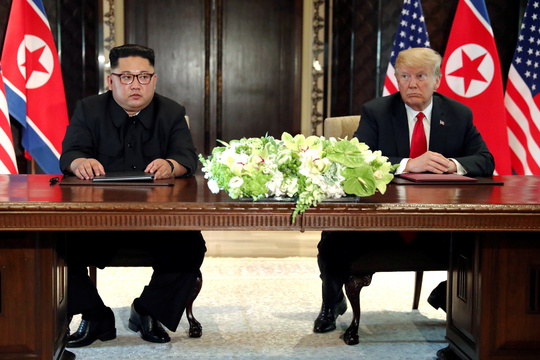 北朝鮮の金正恩朝鮮労働党委員長(左)とアメリカのトランプ大統領(右)