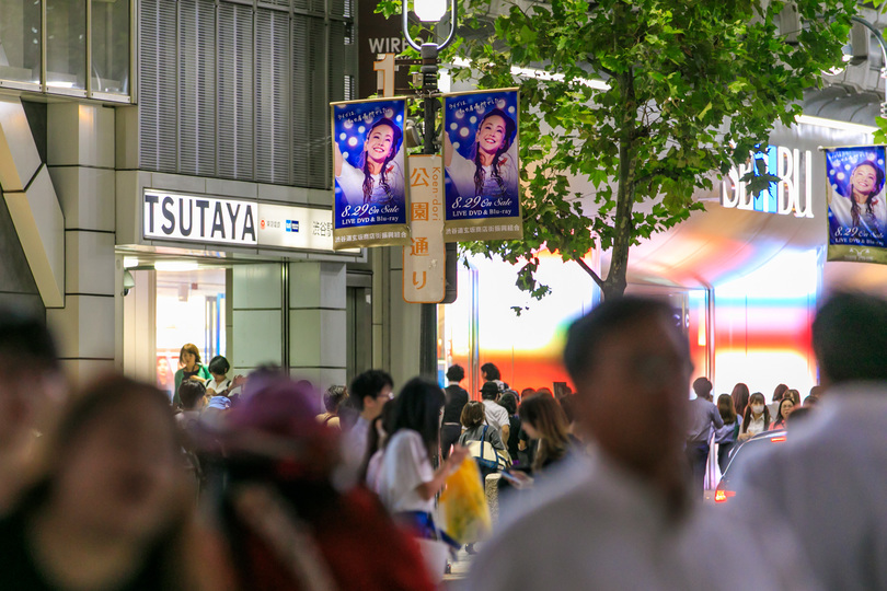 安室奈美恵さんのDVDの広告