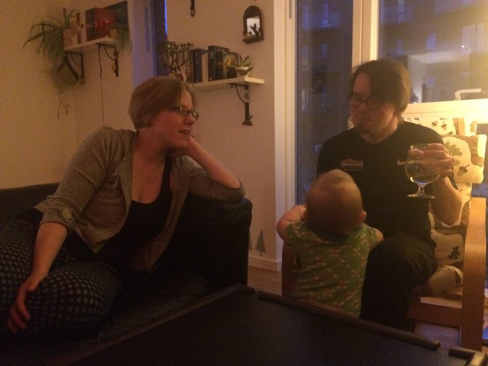 赤ちゃんと夫妻。