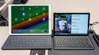12.9インチiPad ProとGalaxy Tab S4