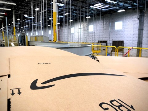 走り回る人はいなかった アマゾン巨大倉庫の内側 business insider japan