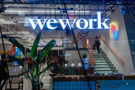 ｢アイスバーグ｣1階正面入口。