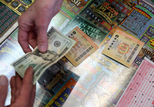 当選金額800億円以上 だが確率は3億分の1 それでも人が宝くじを買うワケ Business Insider Japan 当選金額800億円以上 だが確率は3億分の1 それでも人が宝くじを買うワケ Business Insider Japan