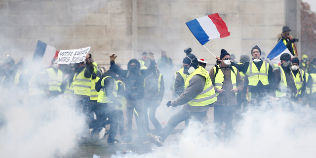 パリでは一部が暴徒化 フランス全土に拡大する抗議デモ 黄色いベスト とは Business Insider Japan
