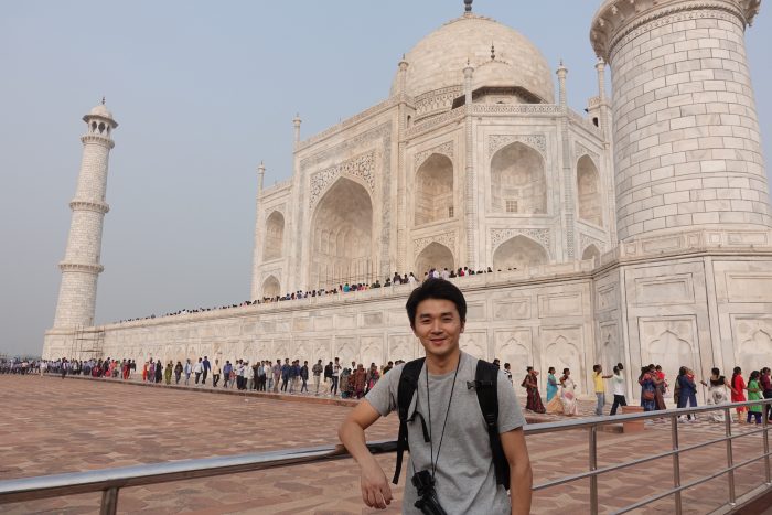 インドを旅行中の赤星さん。