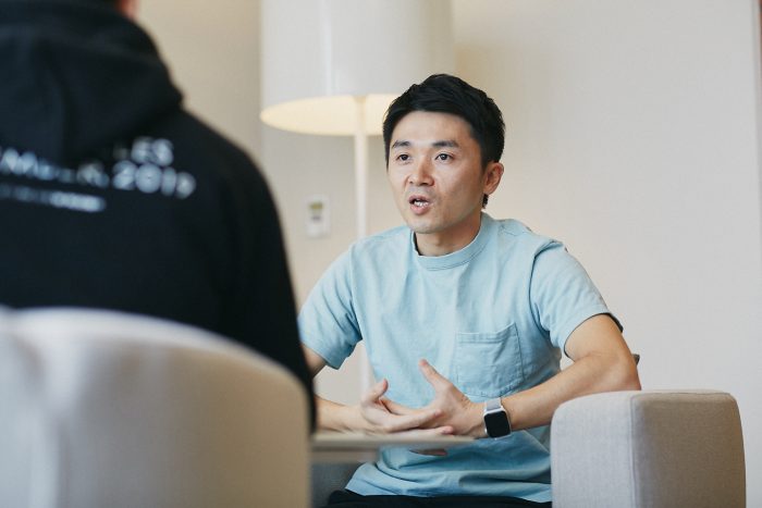 対談中の赤星琢哉さん