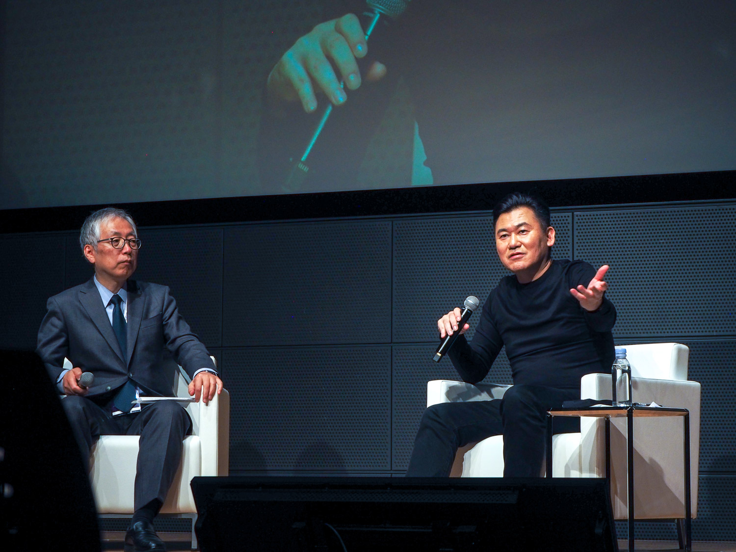 楽天・三木谷氏の野望 携帯新事業は「メンテ人員70分の1」超効率経営