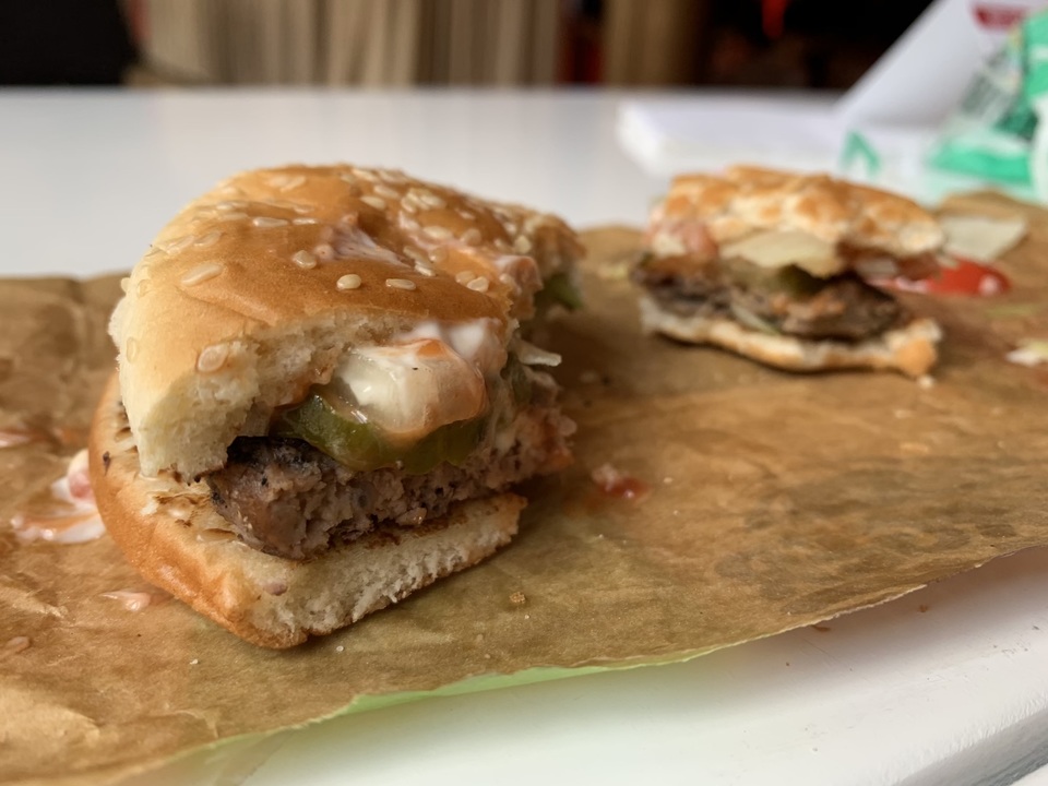 バーガーキングの人工肉バーガー、オリジナルのワッパーと ...