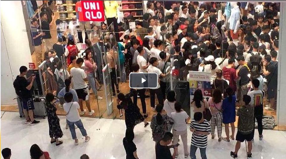 ユニクロ カウズ 日本でも発売 競歩で売り場に向かう客たちの静かな戦争 Business Insider Japan