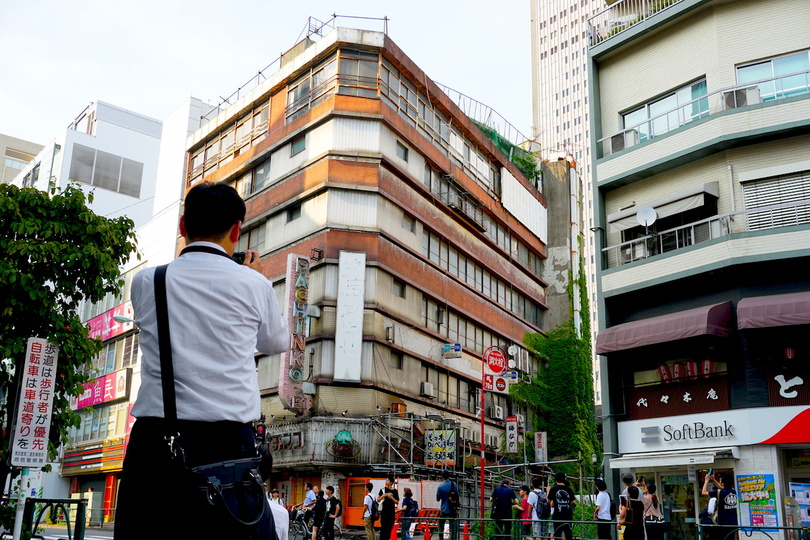 大ヒット 天気の子 聖地 代々木会館が8月1日で取り壊しに 最後の日に行ってみた Business Insider Japan