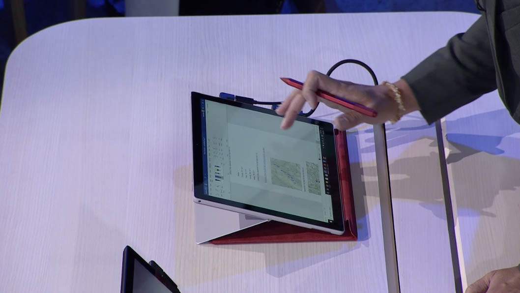 11月発売のペン内蔵「Surface Pro X」と新型「Surface Pro 7」の違いを