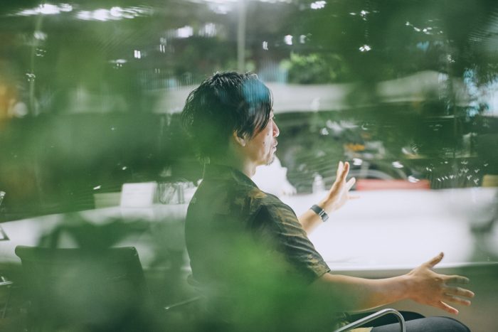 説明する金山さん