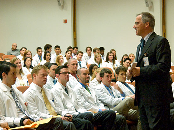 高等教育機関の保健学の教員