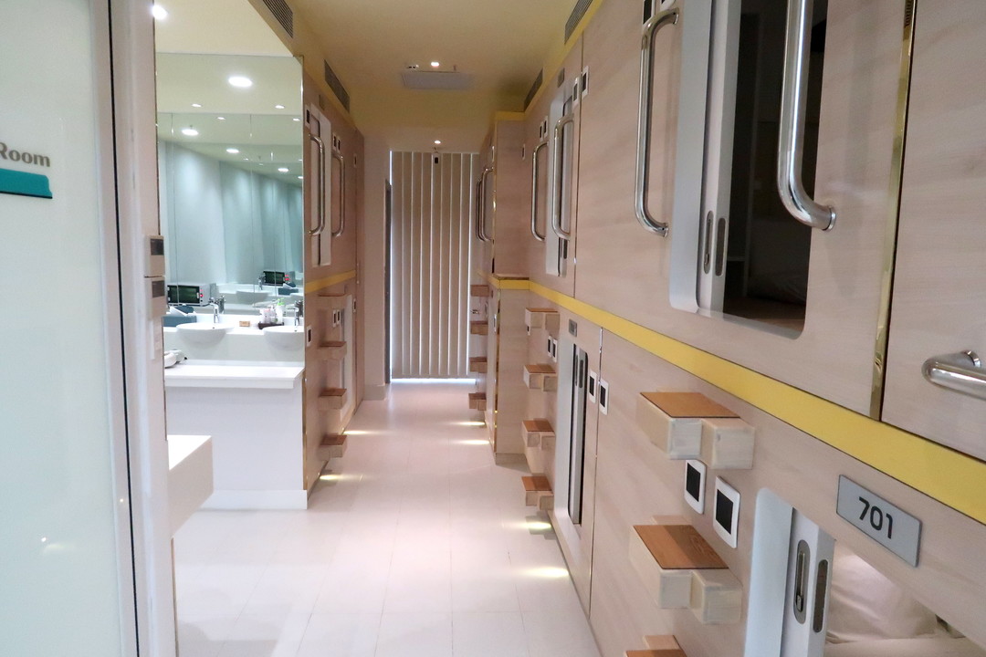 japanesecapsulehotel02