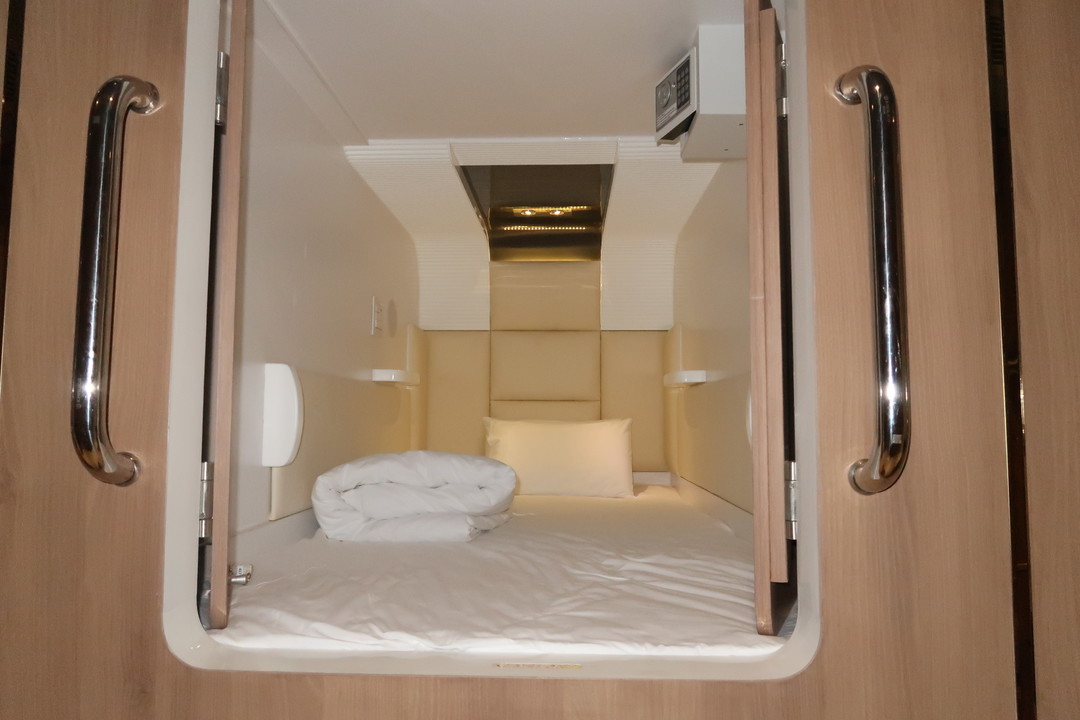 japanesecapsulehotel06