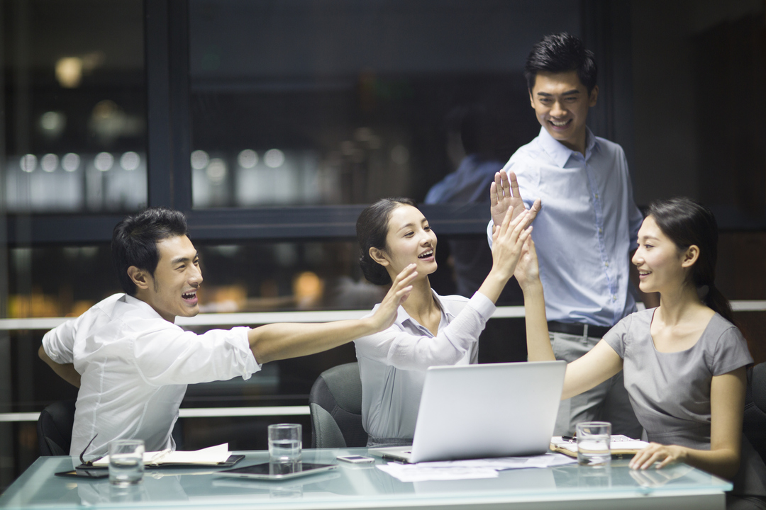 多忙でも評価されるから満足度が高い職場のイメージ写真