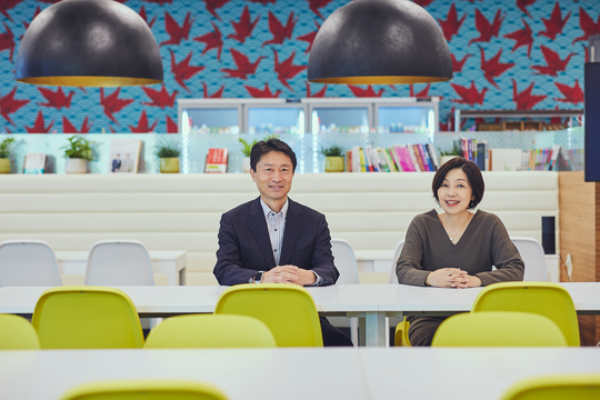 対談するBoxJapan古市氏とBIJ統括編集長の浜田敬子