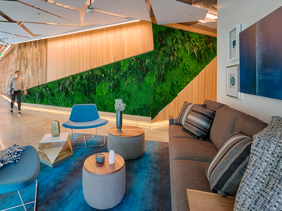 デザインは岩塩採掘にインスパイアされていて、その歴史に基づいている