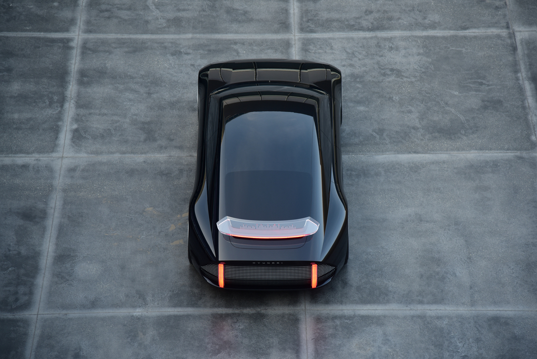 まず、透明なアクリルのリアウイングはいい感じ