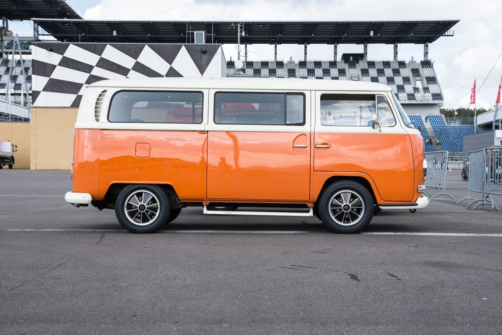 2017年、フォルクスワーゲン(VW)は2022年にタイプ2(ワーゲンバス)を復活させると発表した。1950年にアメリカで初めて販売されたとき、VWバスは30馬力のエンジンを搭載していた