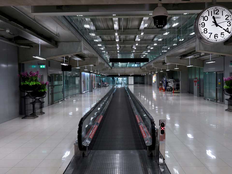タイのバンコクにあるスワンナプーム国際空港は、空っぽだ